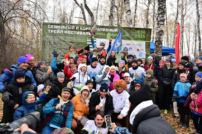 Участники Тропы Зайцева на общем фото у баннера забега